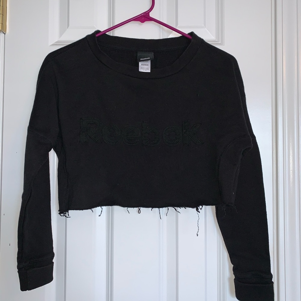 🖤 Reebok stitched letters cropped crew neck